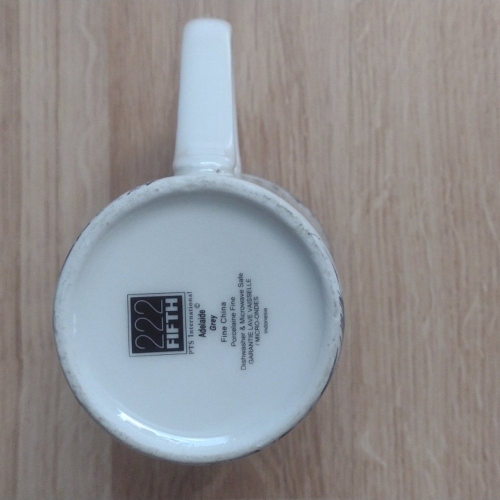 222 Fifth Adelaide Black & White Floral & Bird Toilet  Latte 16 Oz. Mug NWOT - Picture 4 of 4